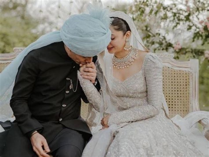 Mahira Khan New Husband | Is She Married To Salim Karim
